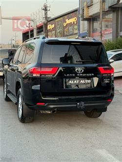 تۆیۆتا لاند کروزەر